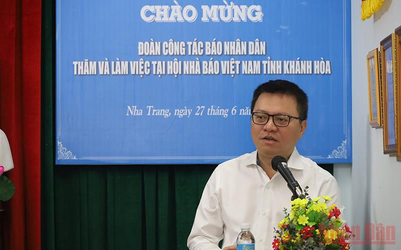 Đồng chí Lê Quốc Minh phát biểu tại buổi làm việc.