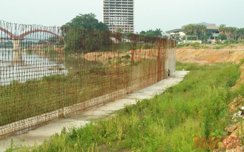 Đê sông Cầu xây dựng dở dang, lãng phí lớn.