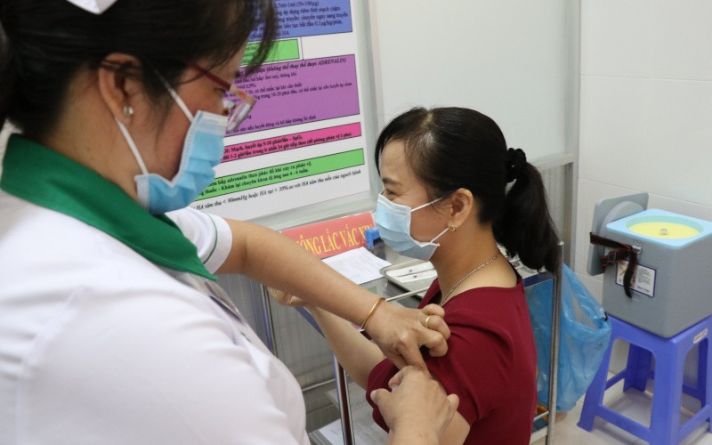 Tỉnh Bến Tre tăng cường tiêm vaccine phòng Covid-19 cho người dân.
