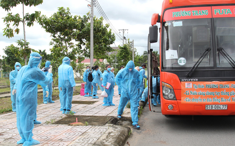 Vĩnh Long tổ chức đón công nhân từ TP Hồ Chí Minh về tỉnh Vĩnh Long đợt đầu tiên. (Ảnh: Bá Dũng)