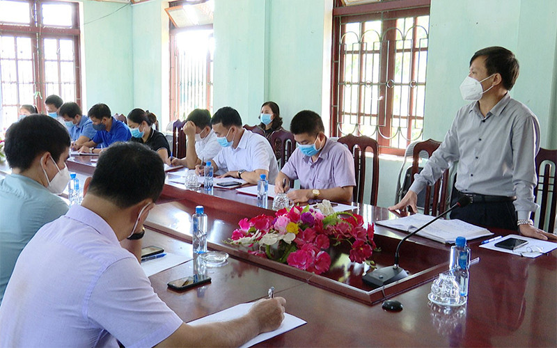 Huyện Phù Yên họp khẩn tại xã Mường Do về 2 trường hợp F0 tại bản Bãi Lươn.