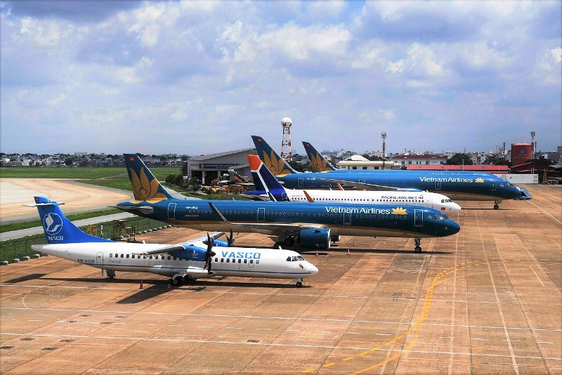 Hàng không hủy và bay sớm nhiều chuyến do bão số 10