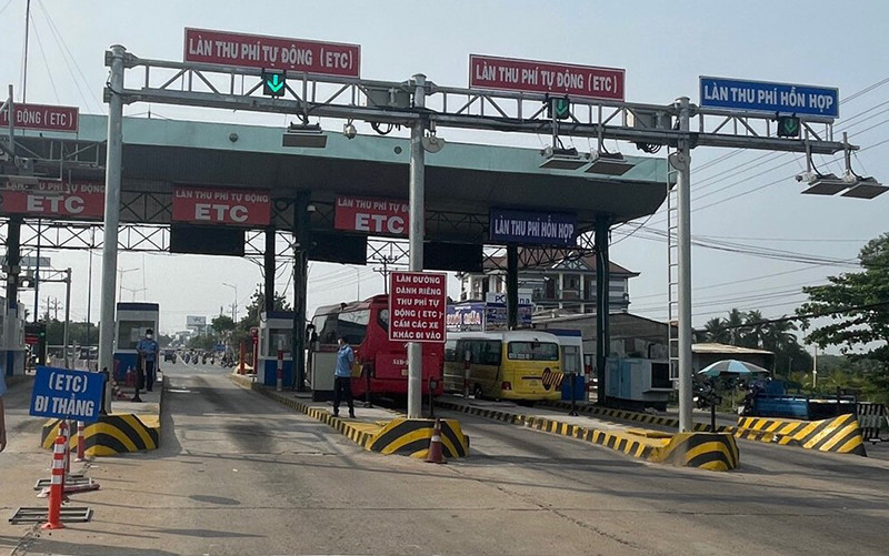 Trạm thu phí trên Đại lộ Bình Dương.