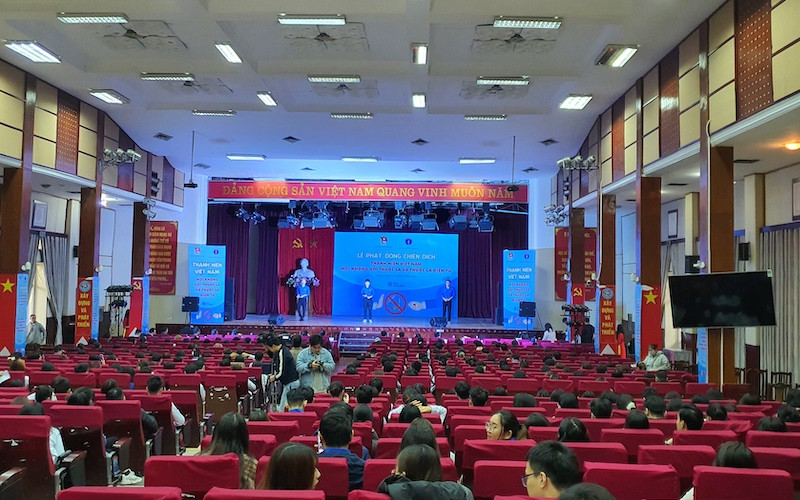Toàn cảnh lễ phát động Chiến dịch ‘’Thanh niên Việt Nam nói không với thuốc lá và thuốc lá điện tử’’. 