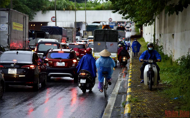 Dự thảo Luật trật tự an toàn giao thông đường bộ hướng tới khắc phục những bất cập, yếu kém trong giao thông đường bộ. (Ảnh: MINH DUY)