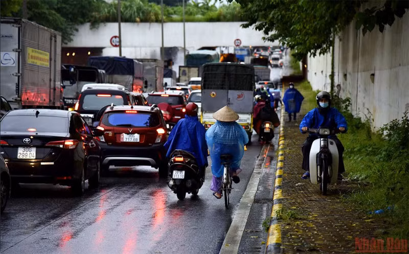 Dự thảo Luật trật tự an toàn giao thông đường bộ hướng tới khắc phục những bất cập, yếu kém trong giao thông đường bộ. (Ảnh: MINH DUY)
