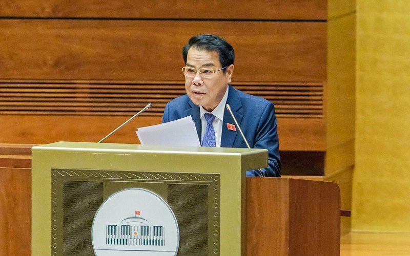 Ủy viên Ủy ban Thường vụ Quốc hội, Trưởng Ban Dân nguyện thuộc Ủy ban Thường vụ Quốc hội Dương Thanh Bình trình bày Báo cáo kết quả giám sát việc giải quyết kiến nghị của cử tri gửi đến kỳ họp thứ 2, Quốc hội khóa XV. (Ảnh: ĐĂNG KHOA)