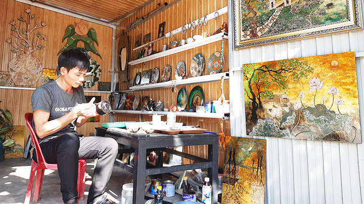 Cửa hàng ở cầu ngói Thanh Toàn của Lượm trước đại dịch.