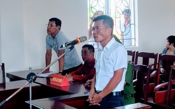 Bị cáo Nguyễn Trung Hải (áo trắng) tại phiên tòa.