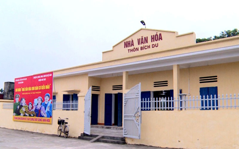Nhà văn hóa thôn Bích Du là “Nhà văn hóa khu dân cư kiểu mẫu” đầu tiên của tỉnh, được đầu tư trang thiết bị lên tới 670 triệu đồng.