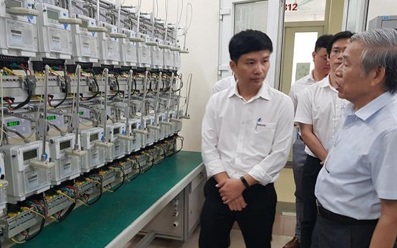 Đoàn công tác liên ngành kiểm tra việc kiểm định đồng hồ đo điện điện tử tại Công ty TNHH MTV Thí nghiệm điện miền Bắc