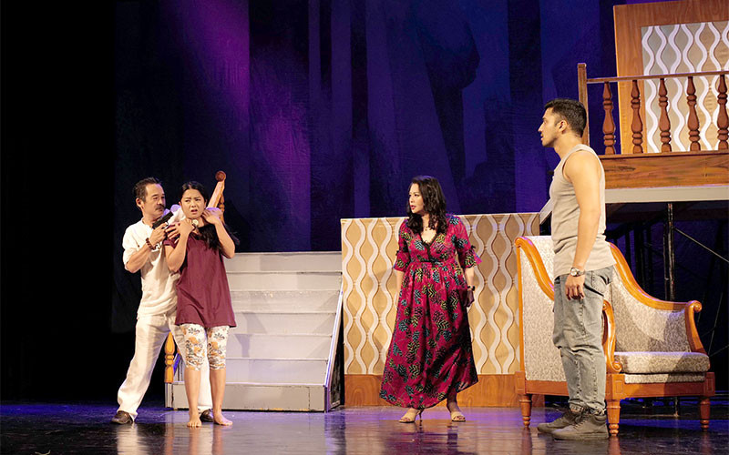 Chọn cách tiếp cận đầy chất nhân văn, vở diễn Bộ cảnh phục (Nhà hát Tuổi trẻ) đem đến nhiều cảm nhận đẹp cho người xem.