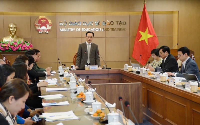 Thứ trưởng GD-ĐT Hoàng Minh Sơn chủ trì hội nghị.