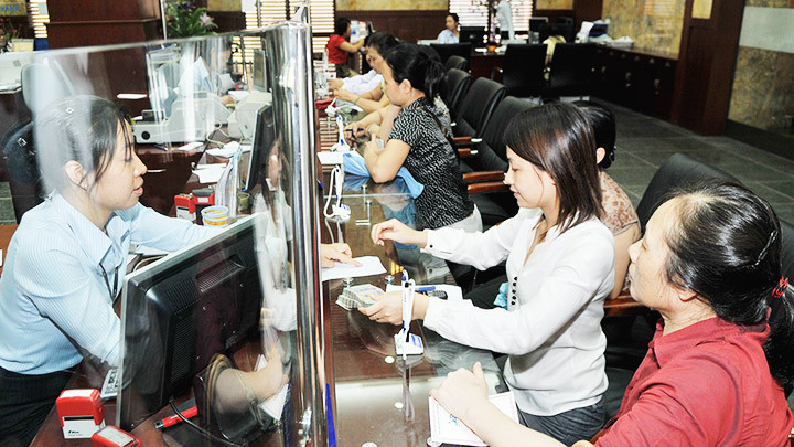 Cầu tín dụng đang tăng nhanh sẽ khiến mặt bằng lãi suất cho vay khó giảm sâu hơn. Ảnh: NGUYỆT ANH