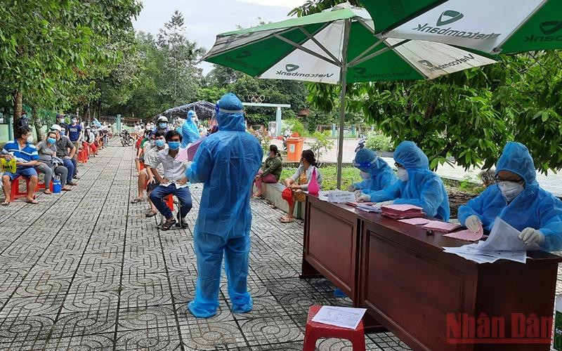 Têm vaccine cho người dân trên địa bàn tỉnh Bình Dương.