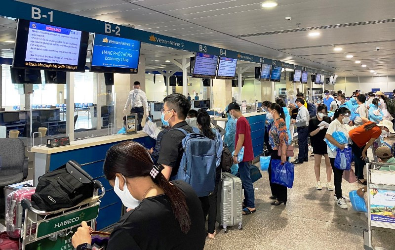 Hơn 600 người dân Bắc Ninh từ TP Hồ Chí Minh trở về địa phương trên 3 chuyến bay của Vietnam Airlines. (Ảnh: Hãng Vietnam Airlines cung cấp)