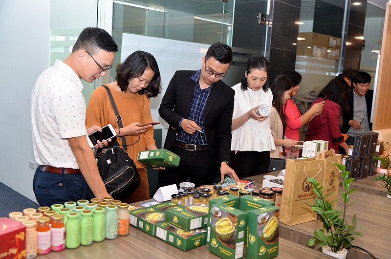 Sản phẩm nông nghiệp của các địa phương tiêu thụ nhiều tại thành phố Hà Nội (Ảnh: ĐĂNG KHOA)