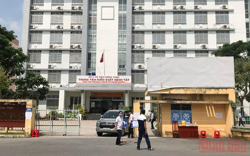 Xe ô-tô vận chuyển sinh phẩm, thiết bị y tế cho Trung tâm Kiểm soát bệnh tật tỉnh Đồng Tháp vào năm 2021. 