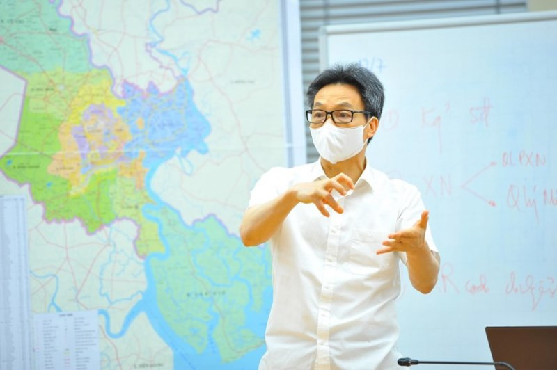 Phó Thủ tướng Vũ Đức Đam, Trưởng Ban Chỉ đạo quốc gia phòng, chống dịch Covid-19 phát biểu chỉ đạo. (Ảnh: TTXVN)