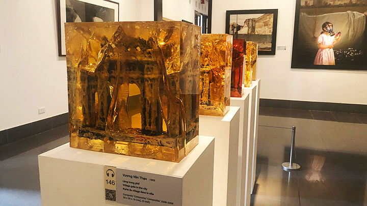 Tác phẩm điêu khắc “Làng trong phố” của nghệ sĩ Vương Văn Thạo.