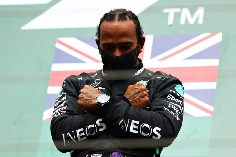 Hamilton tri ân diễn viên Hollywood Chadwick Boseman sau khi giành chiến thắng thứ 89 trong sự nghiệp. (Ảnh: F1)