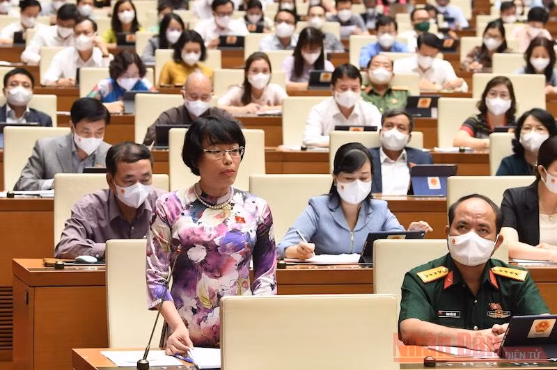 Đại biểu Quốc hội thảo luận tại Hội trường, ngày 25/7. Ảnh: DUY LINH