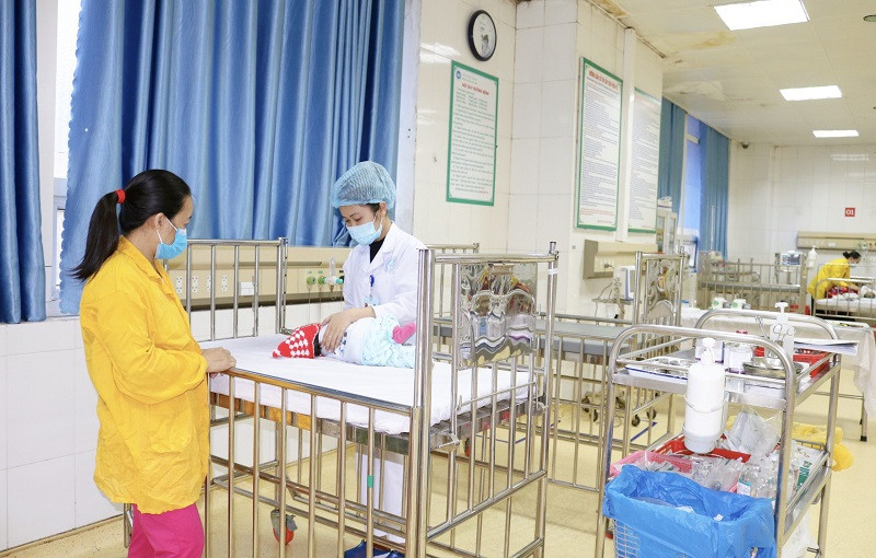 Khoa Cấp cứu, Hồi sức tích cực và Chống độc thường xuyên tiếp nhận điều trị cho trẻ nhập viện trong tình trạng nguy kịch. (Ảnh: BVCC)