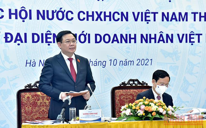 Chủ tịch Quốc hội Vương Đình Huệ phát biểu ý kiến tại buổi làm việc. (Ảnh: ĐĂNG ANH)