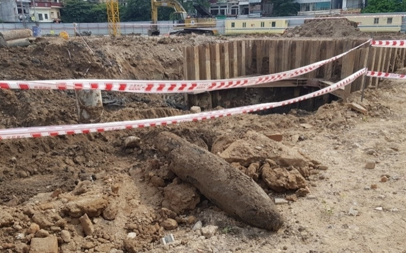 Phát hiện quả bom dưới trung tâm thương mại ở Hải Dương.