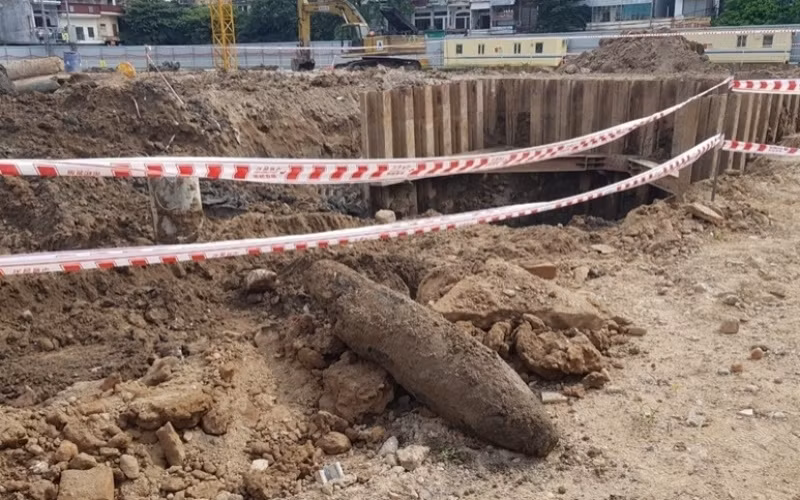 Phát hiện quả bom dưới trung tâm thương mại ở Hải Dương.