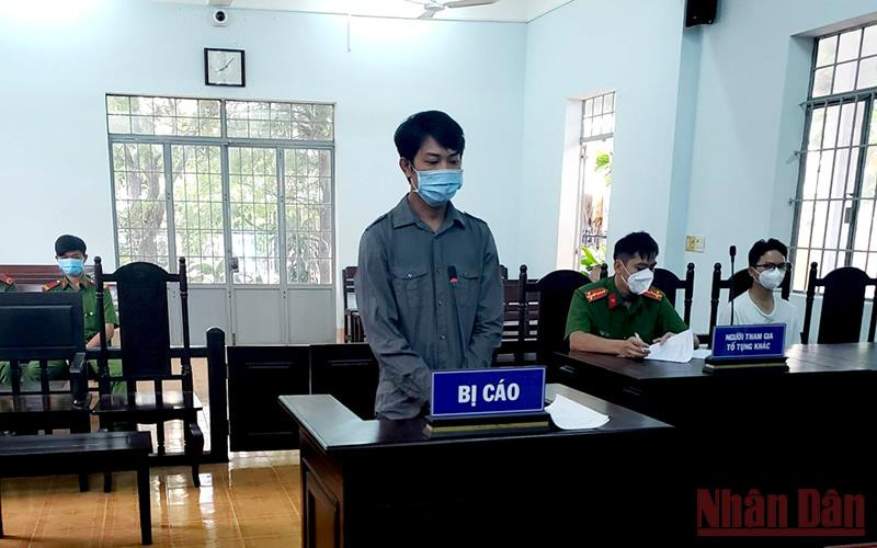 Bị cáo Nguyễn Hoàng Anh Quốc tại phiên tòa sơ thẩm xét xử vụ án “Chống người thi hành công vụ”.