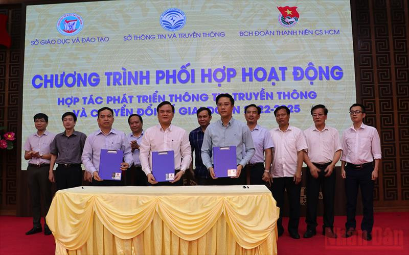  Lễ ký kết Biên bản ghi nhớ hợp tác phát triển thông tin-truyền thông và chuyển đổi số giai đoạn 2022-2025
