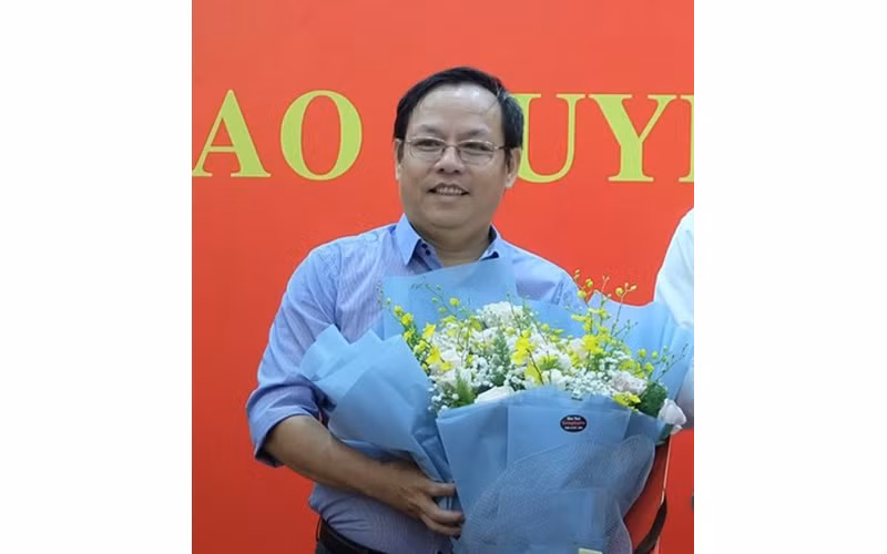 Ông Diệp Dũng, Cựu Chủ tịch HĐQT Saigon Co-op bị bắt giam, điều tra tội lạm quyền trong khi thi hành công vụ.