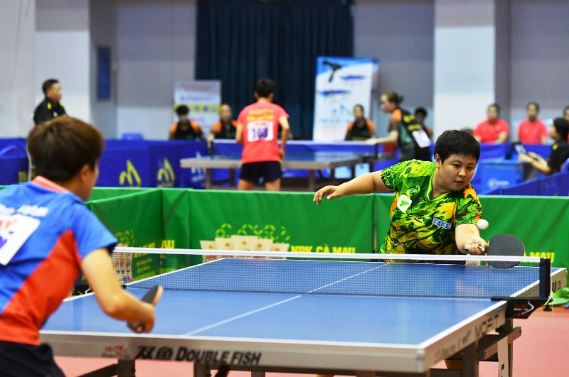 Trận đấu bán kết đồng đội nữ giữa TP Hồ Chí Minh 1 và Công an nhân dân 1.