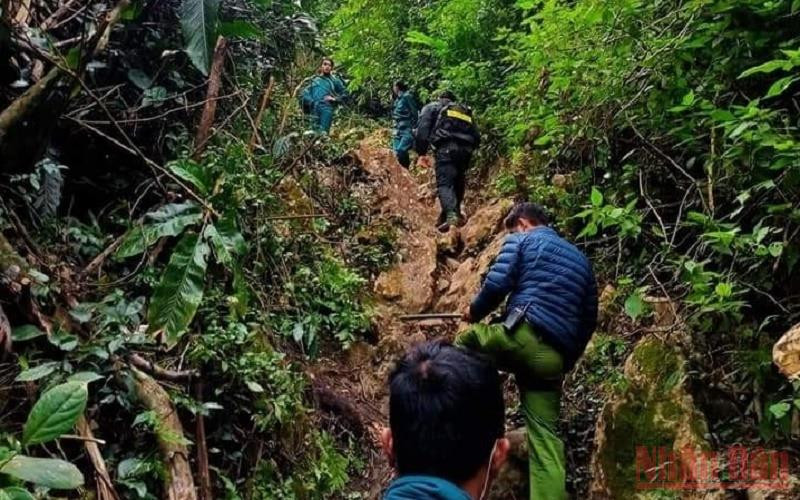 Các lực lượng đang nỗ lực truy bắt nghi phạm sát hại 2 người tại bản Sò Lườn.