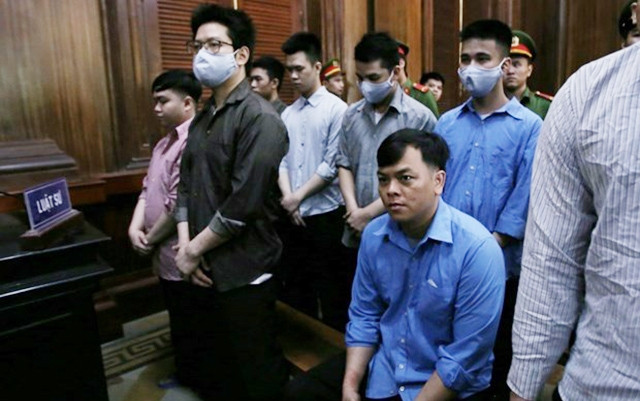 Bị cáo Trần Ngọc Phúc (ngồi) tại phiên tòa. (Ảnh: Thành Chung/TTXVN)