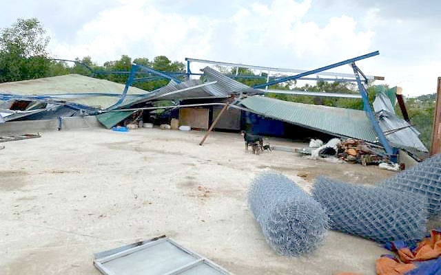 Cưỡng chế công trình nhà xưởng tại khu vực quy hoạch Cụm công nghiệp Phước Tân. 