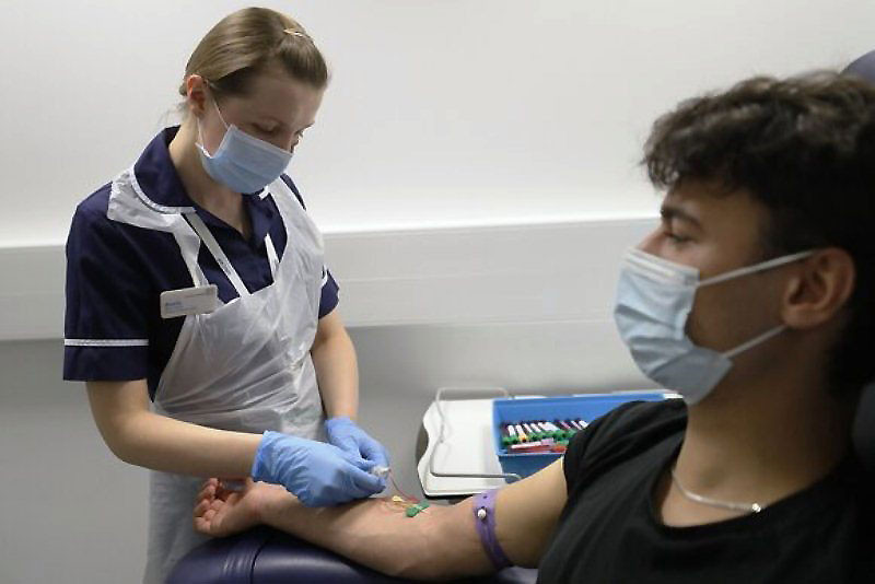 Nga sẽ tiêm miễn phí vaccine ngừa Covid-19 cho người dân. (Nguồn: AP)