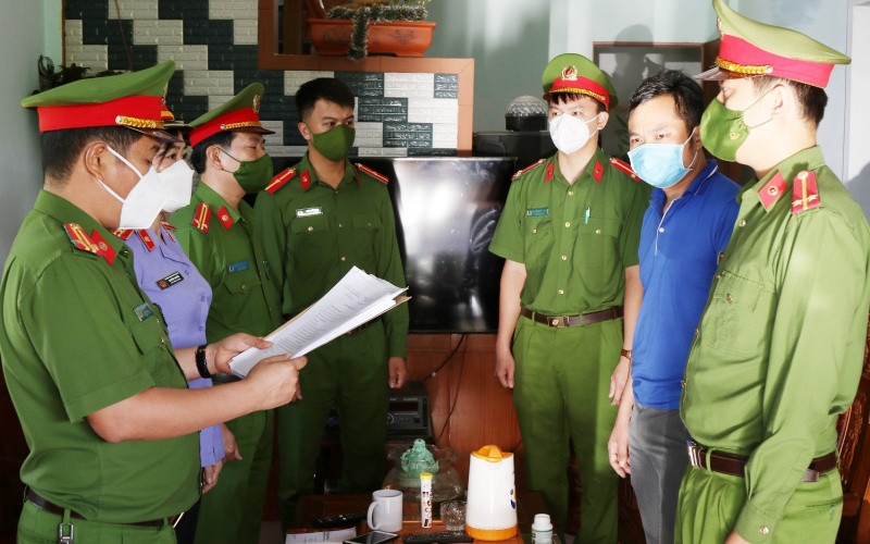 Công an Quảng Bình tống đạt quyết định khởi tố vụ án, khởi tố bị cán đối với Cao Tiến Dũng.