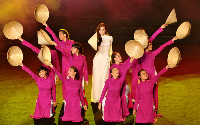 Để xây dựng quốc gia khởi nghiệp từ văn hóa và bằng văn hóa, cần có cơ chế để mọi tầng lớp xã hội đều có thể tham gia. Ảnh: NGỌC MAI