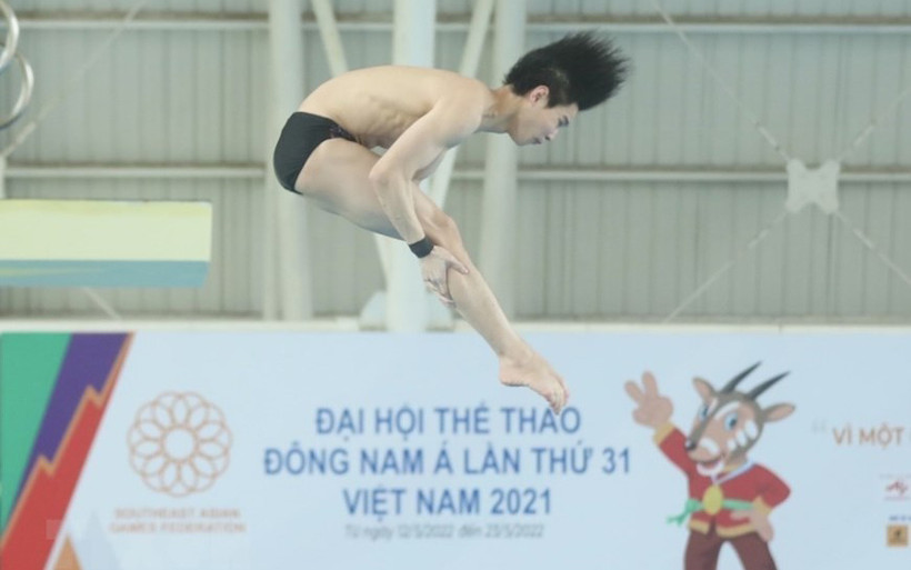 Tuyển thủ Nguyễn Tùng Dương luyện tập. (Ảnh: TTXVN)