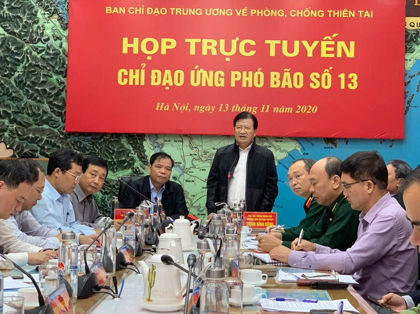 Phó Thủ tướng, Trưởng Ban chỉ đạo TƯ về Phòng chống thiên tai Trịnh Đình Dũng phát biểu tại cuộc họp.