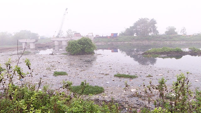 Nhiều năm qua, sông Ngũ Huyện Khê luôn trong tình trạng ô nhiễm trầm trọng.