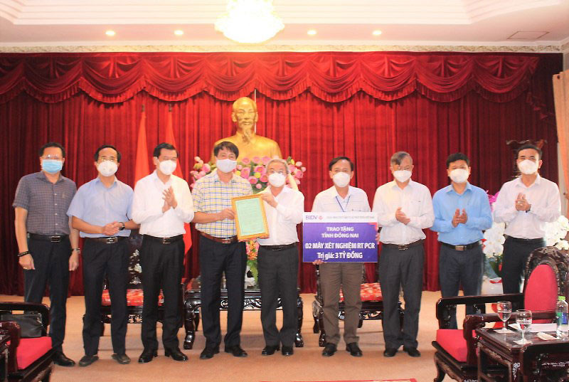 Tỉnh Đồng Nai tiếp nhận và trao thư cảm ơn đến đại diện BIDV.