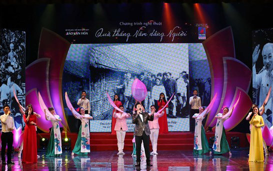 Chương trình nghệ thuật “Lời ca dâng Bác” chào mừng Ngày Giải phóng Thủ đô