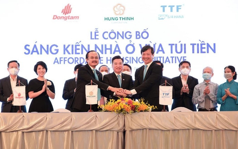 Đại diện ba tập đoàn cam kết xây dựng 100.000 căn nhà giá rẻ.