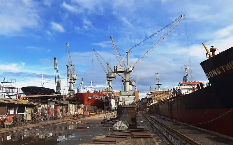 Doanh nghiệp đóng tàu Việt Nam đứng trước nỗi lo thiếu đội ngũ công nhân, kỹ sư có tay nghề. Ảnh: TTXVN