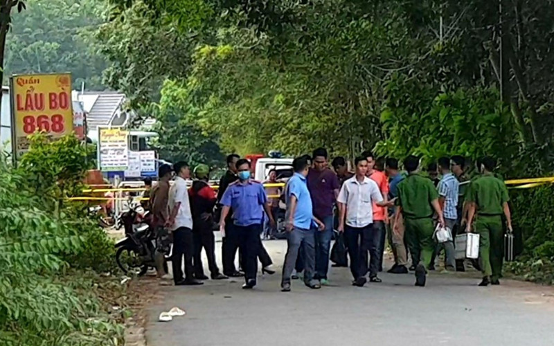 Các đơn vị nghiệp vụ đến hiện trường xảy ra án mạng.