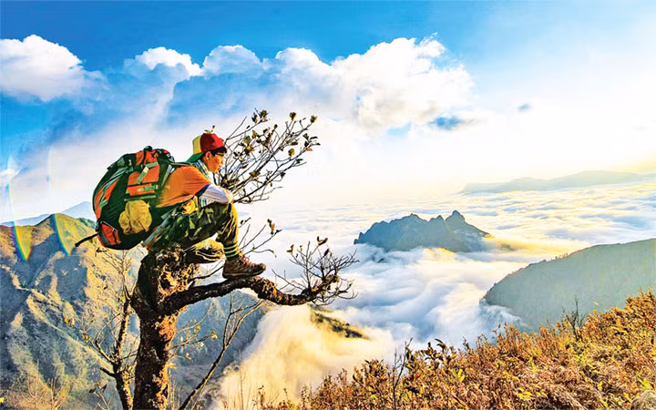 Chinh phục đỉnh núi cao 3.046 m