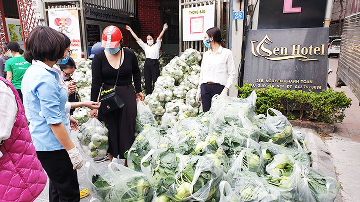 Bảo đảm an toàn tại “chợ cóc” giải cứu nông sản